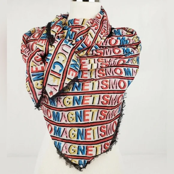 (NWT) Authentic Gucci Magnetismo scarf 55×55 inch in a modal/silk blend